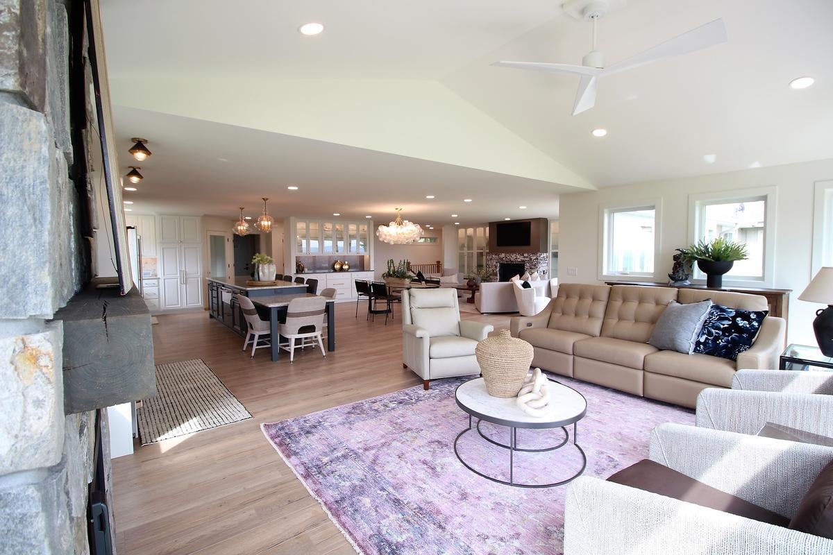 Ross Construction open living design with vaulted ceilings and large kitchen island in Marathon, WI.