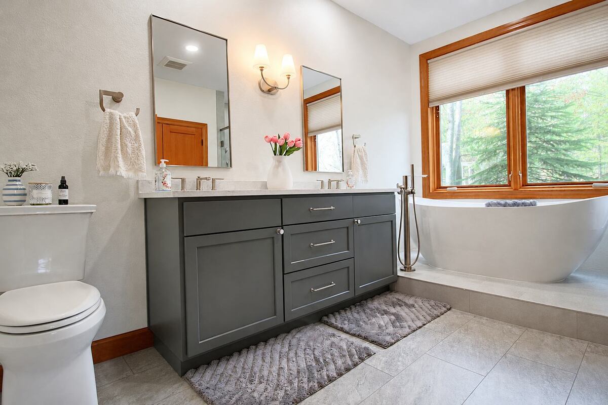 primary-bathroom-remodel-double-vanity-with-toilet-and-tub-minocqua-wi