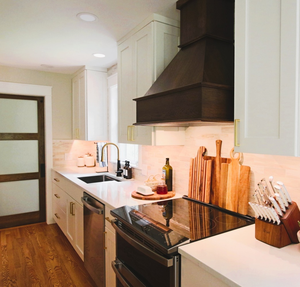 Custom home kitchen with tile backsplash and gold hardware by Ross Construction in Marathon, WI.